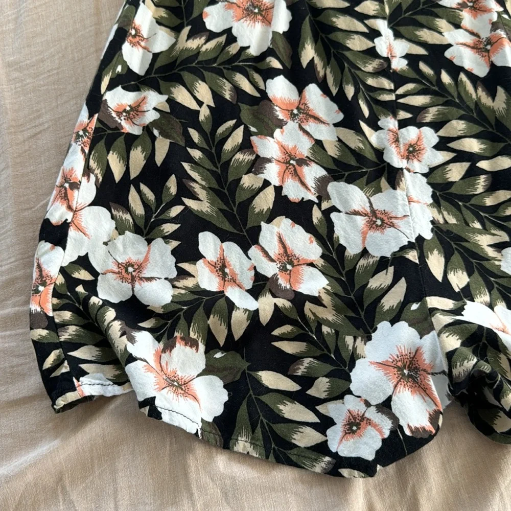 Small Volcom romper - Picture 2 of 4